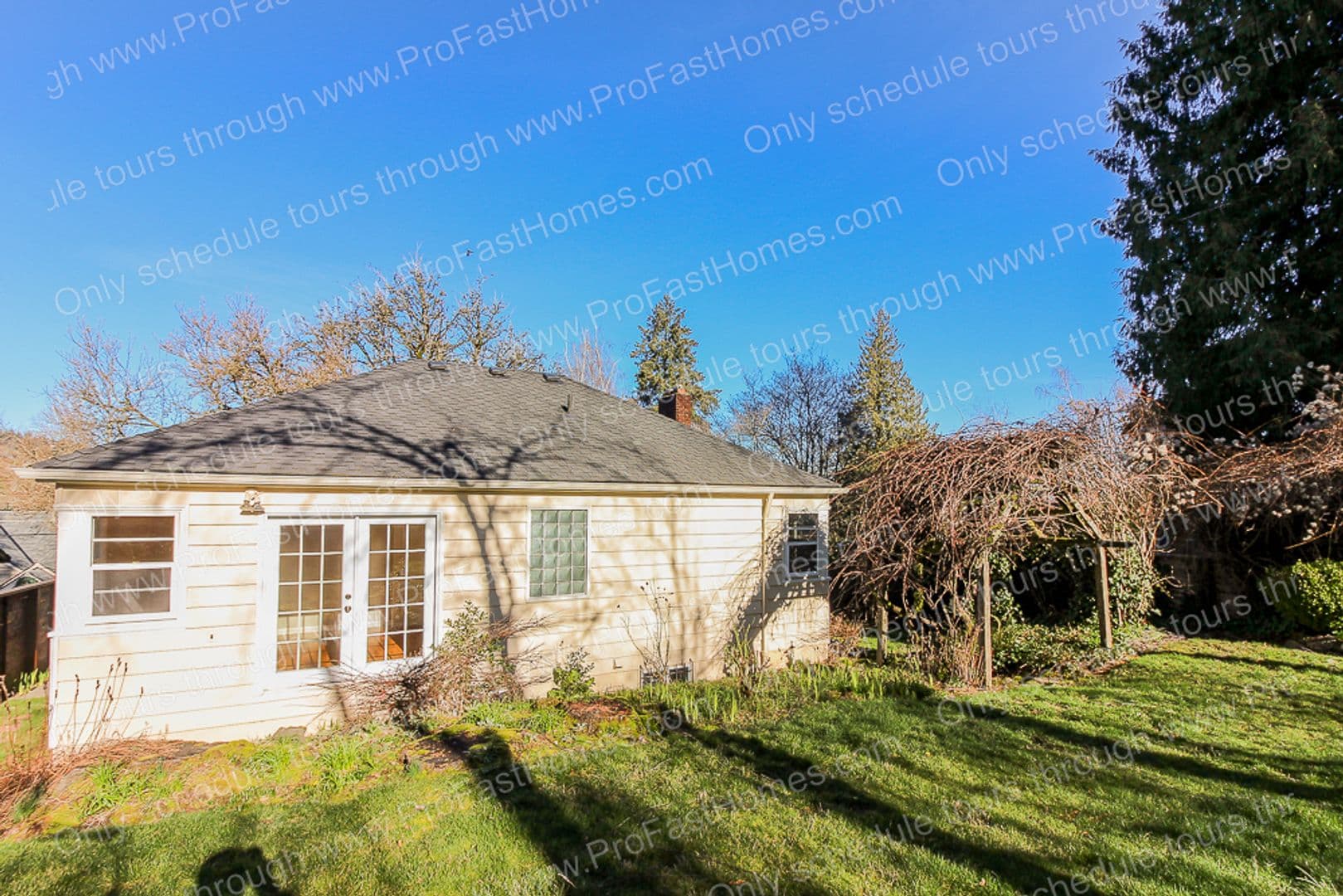 616 SW Moss St 27 of 33