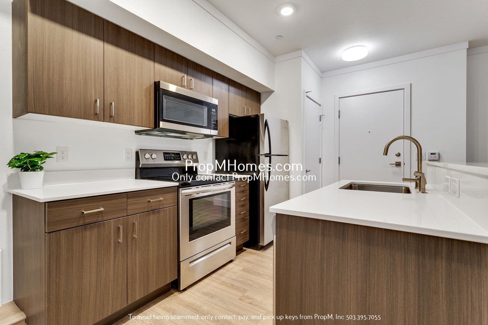Bright & Stylish 2BR Apartment in SE Portland! 5 of 14