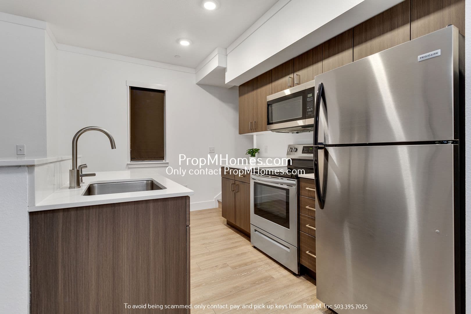Bright & Stylish 2BR Apartment in SE Portland! 4 of 14