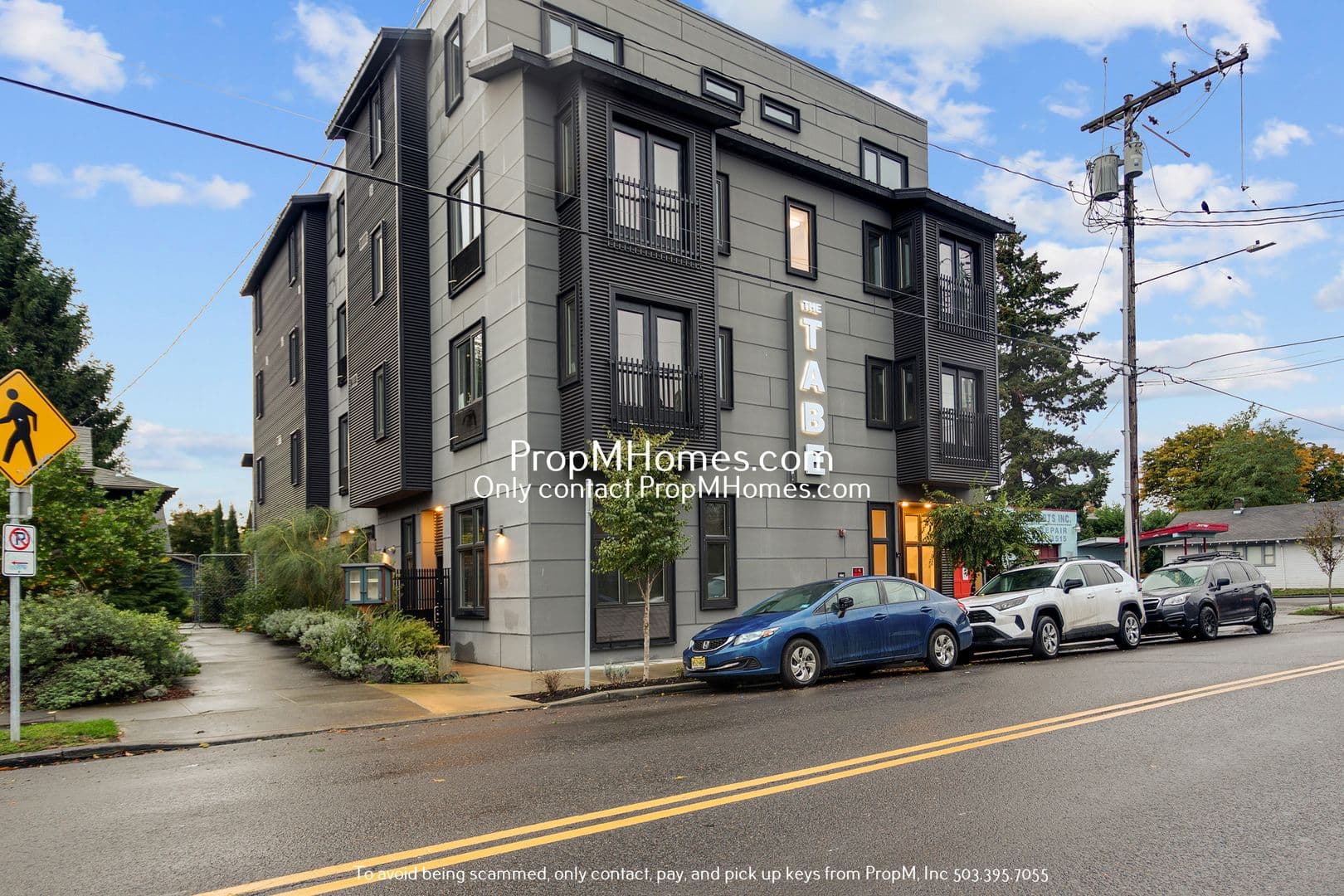 Bright & Stylish 2BR Apartment in SE Portland! 1 of 14