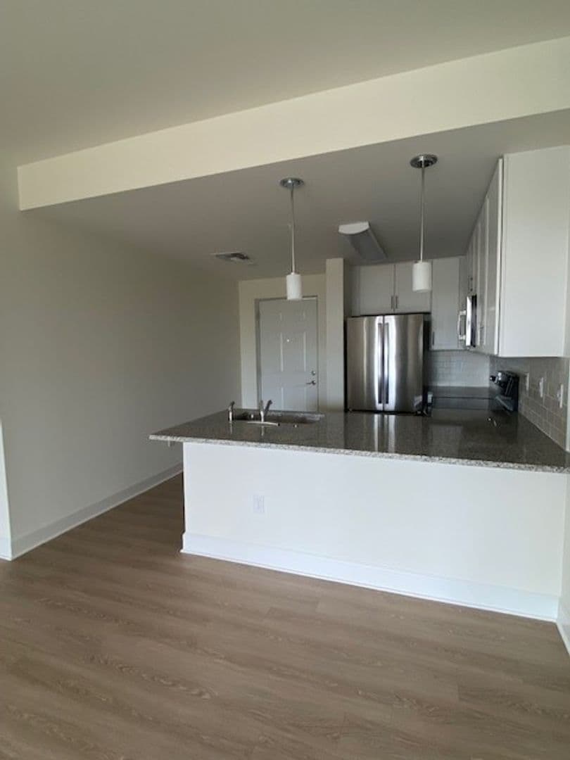 San Carlos Apartments 4 of 13