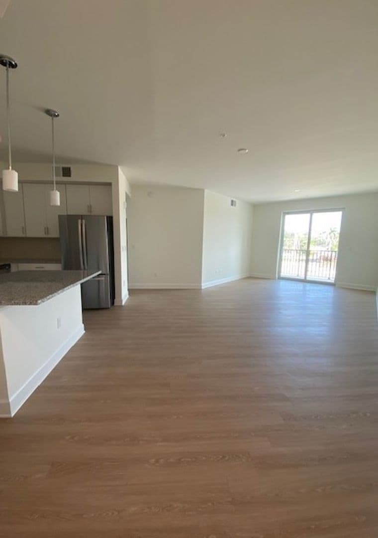 San Carlos Apartments 5 of 18