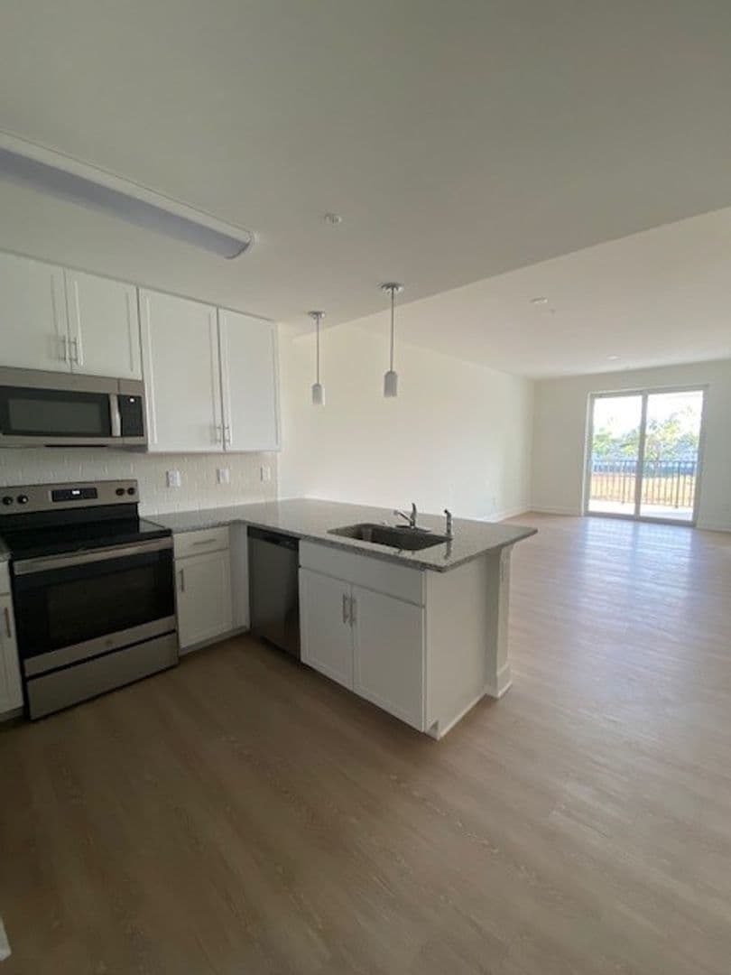 San Carlos Apartments 2 of 13