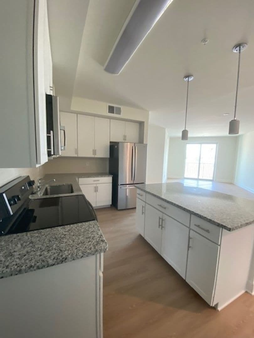 San Carlos Apartments 4 of 18