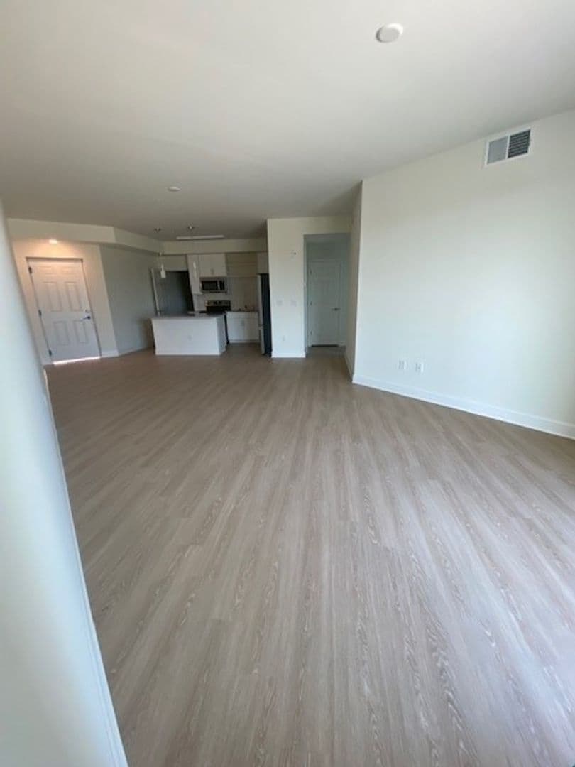 San Carlos Apartments 3 of 18