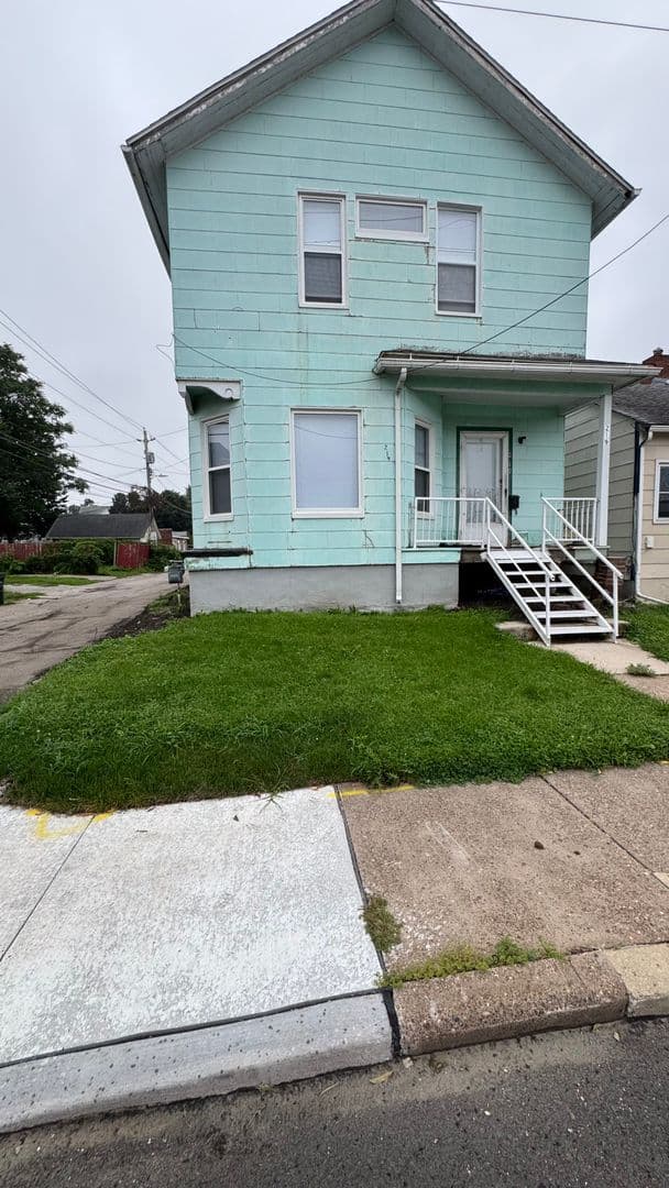219 W. 15th St. 3 of 22