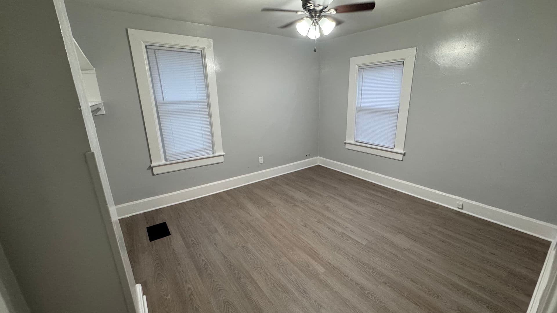 219 W. 15th St. 17 of 22