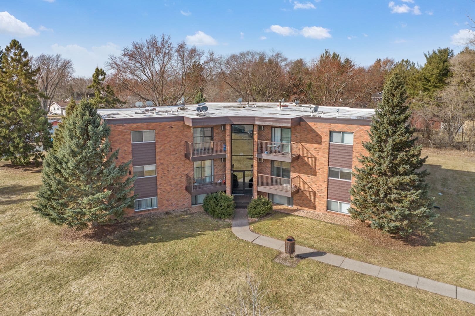 Pineview Apartments 7 of 7
