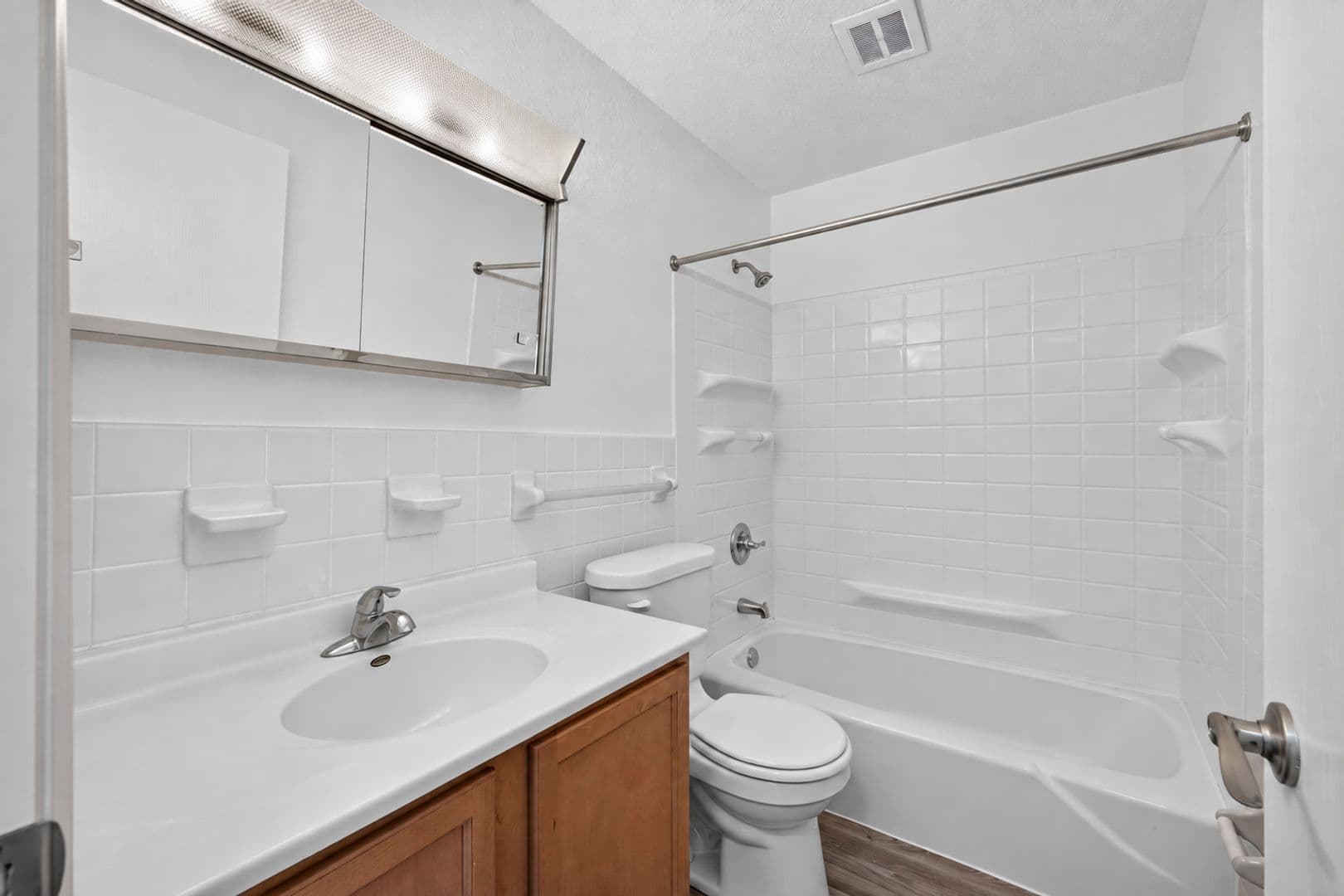 Pineview Apartments 3 of 7