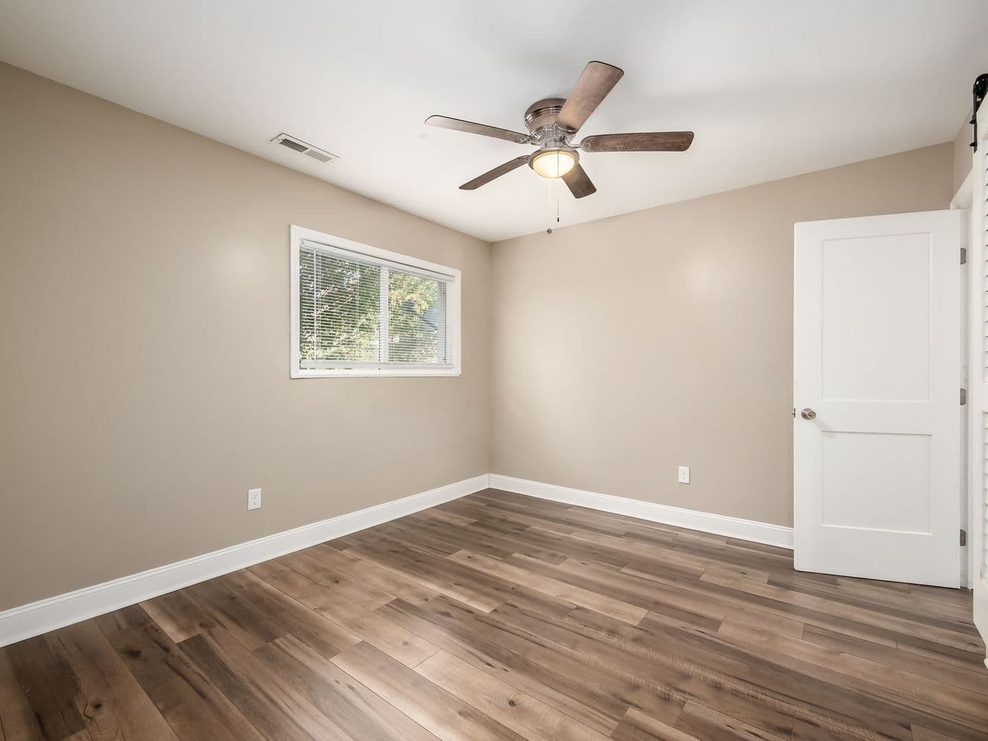✨ Renovated 1-Bedroom Apartment | Private Parking | Move-In Special!!! 27 of 36