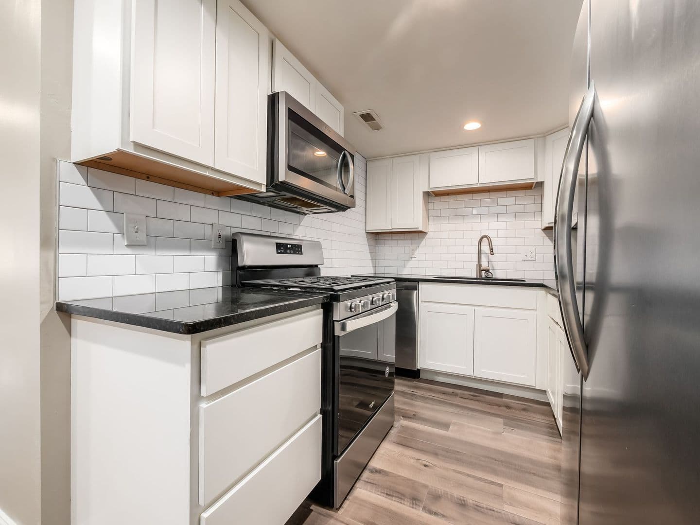 ✨ Renovated 1-Bedroom Apartment | Private Parking | Move-In Special!!! 33 of 36
