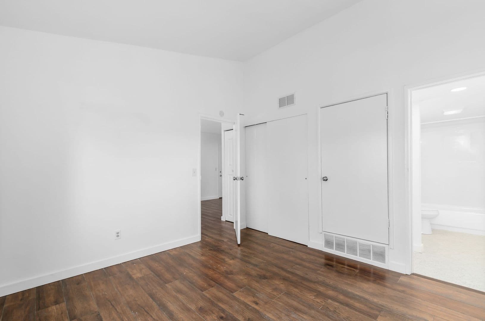 ✨ Renovated 1-Bedroom Apartment | Private Parking | Move-In Special!!! 32 of 37