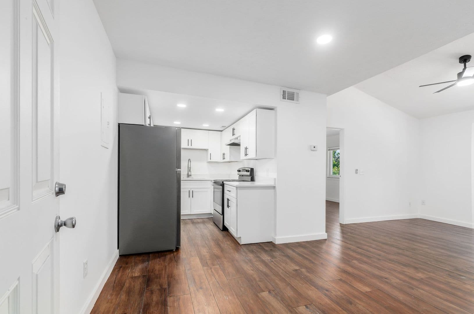 ✨ Renovated 1-Bedroom Apartment | Private Parking | Move-In Special!!! 32 of 44