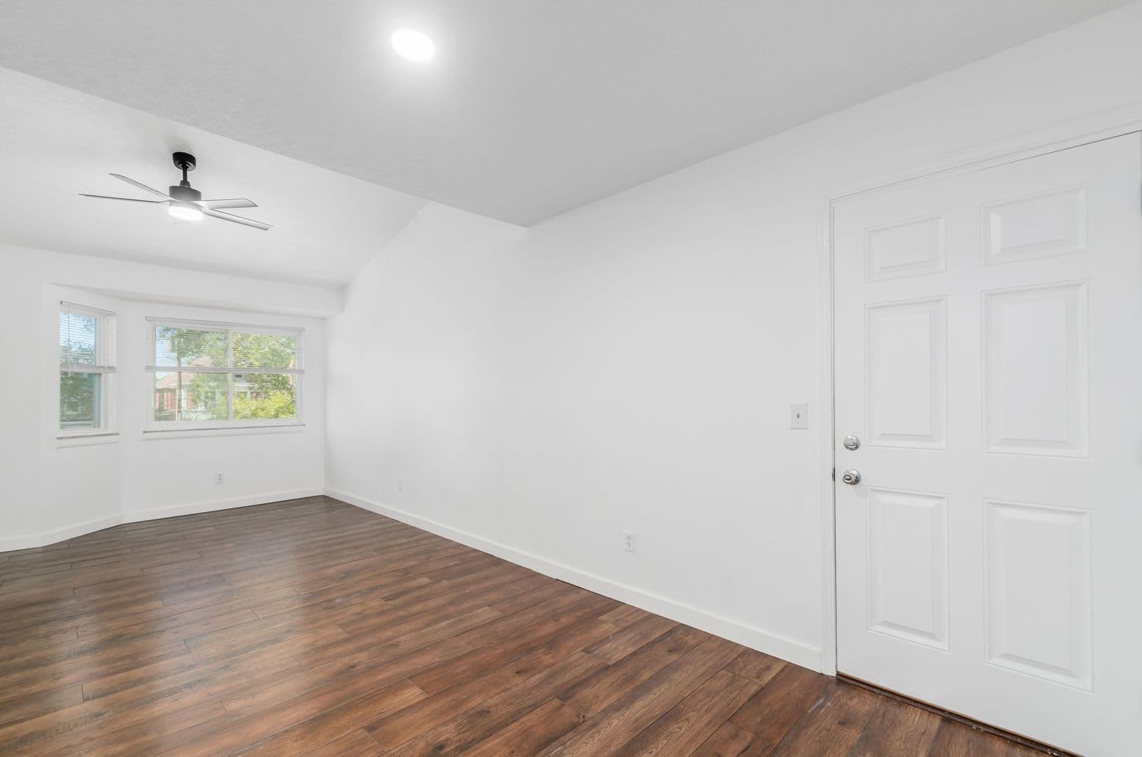 ✨ Renovated 1-Bedroom Apartment | Private Parking | Move-In Special!!! 25 of 37