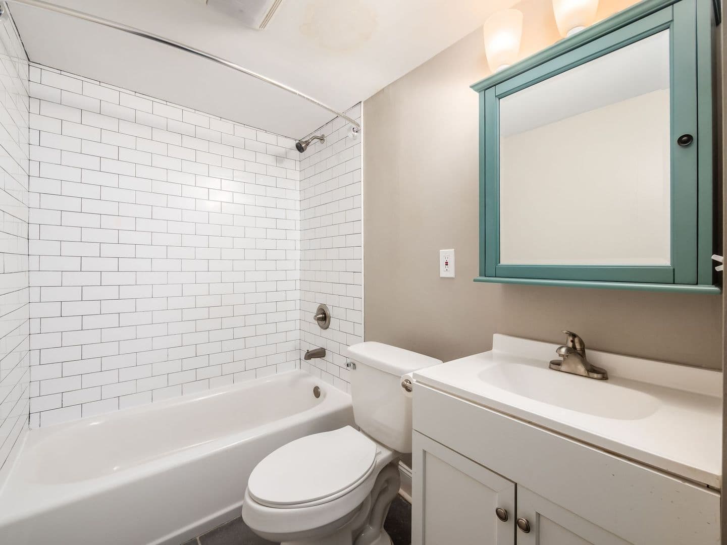 ✨ Renovated 1-Bedroom Apartment | Private Parking | Move-In Special!!! 26 of 38