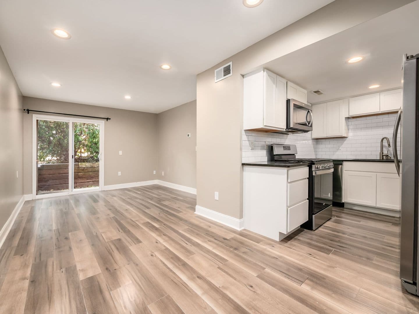 ✨ Renovated 1-Bedroom Apartment | Private Parking | Move-In Special!!! 29 of 38