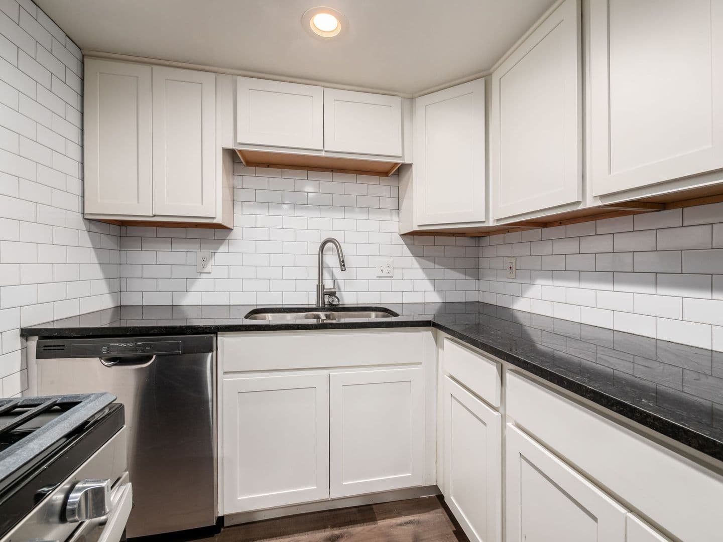 ✨ Renovated 1-Bedroom Apartment | Private Parking | Move-In Special!!! 35 of 36