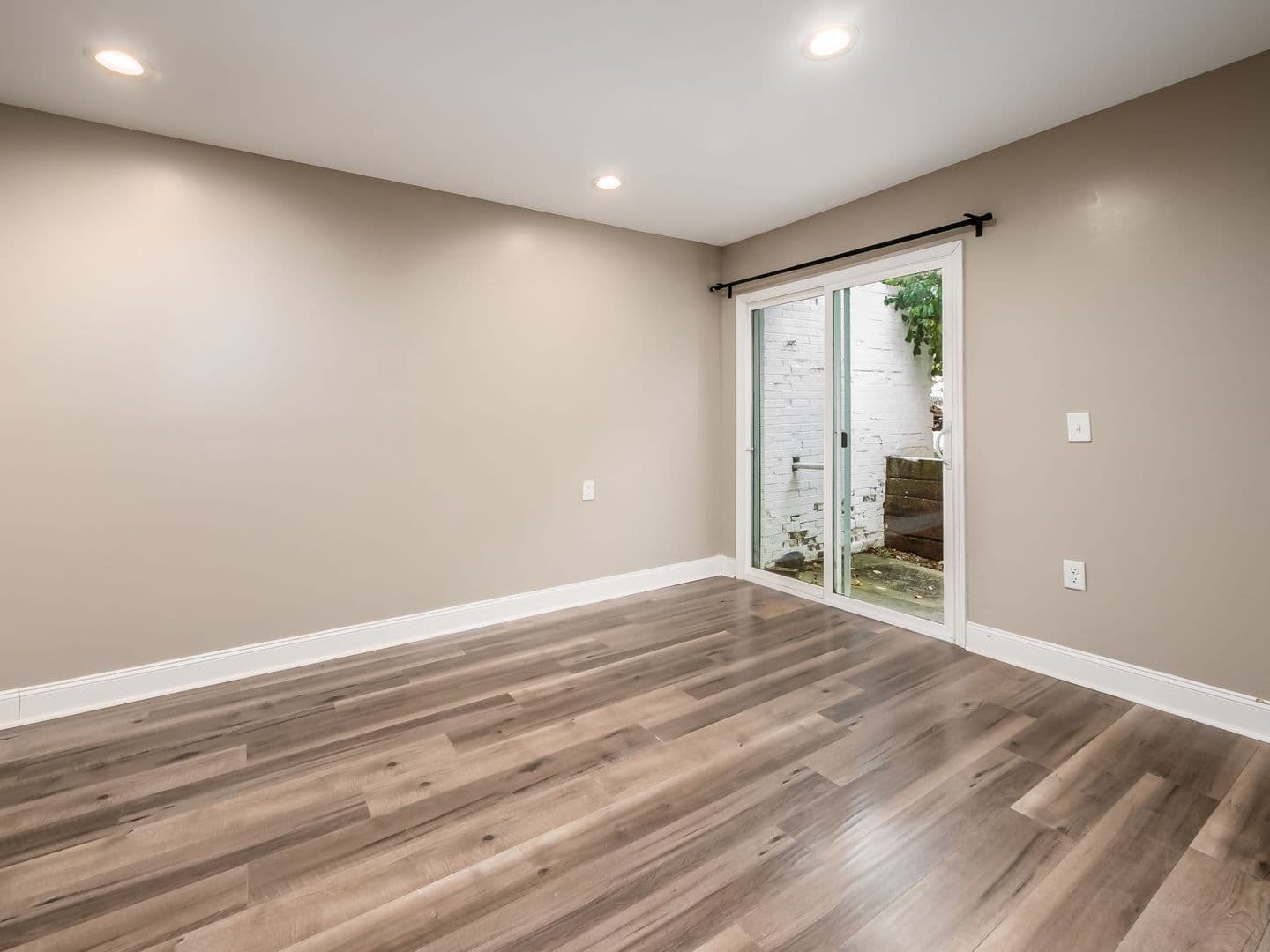 ✨ Renovated 1-Bedroom Apartment | Private Parking | Move-In Special!!! 36 of 38