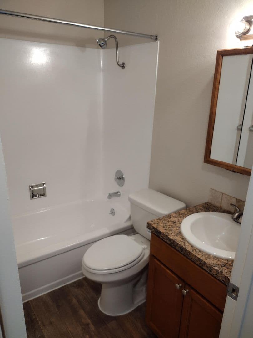 96 Chelan Apartments 4 of 12