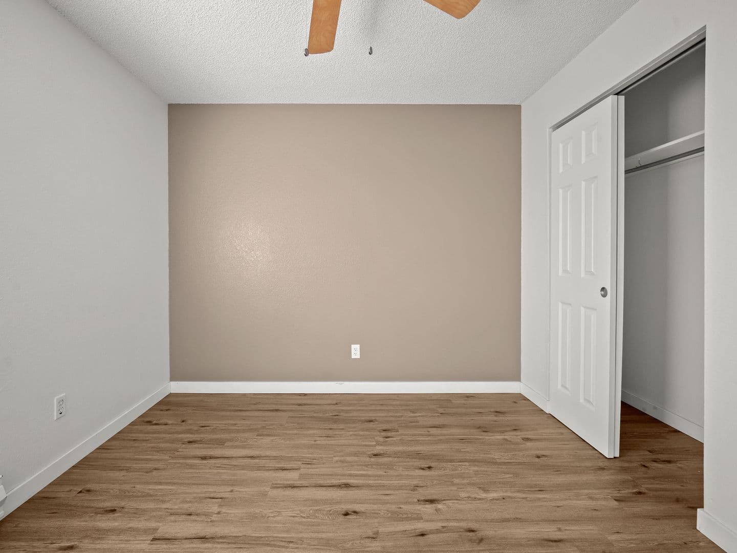 Spacious and Bright 2-Bedroom, Pet Friendly Apartment- Prime Location! 14 of 15