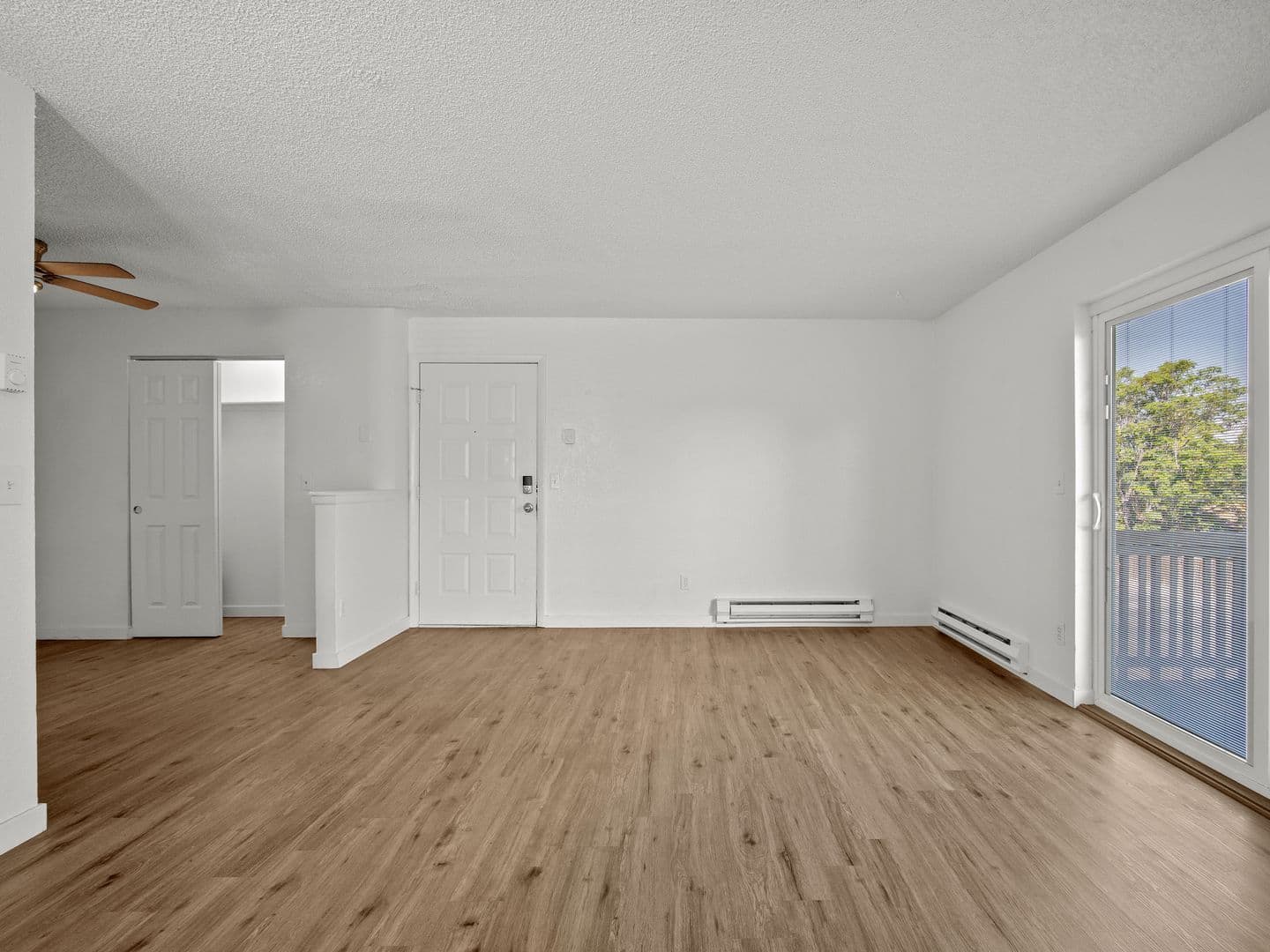 Spacious and Bright 2-Bedroom, Pet Friendly Apartment- Prime Location! 11 of 15