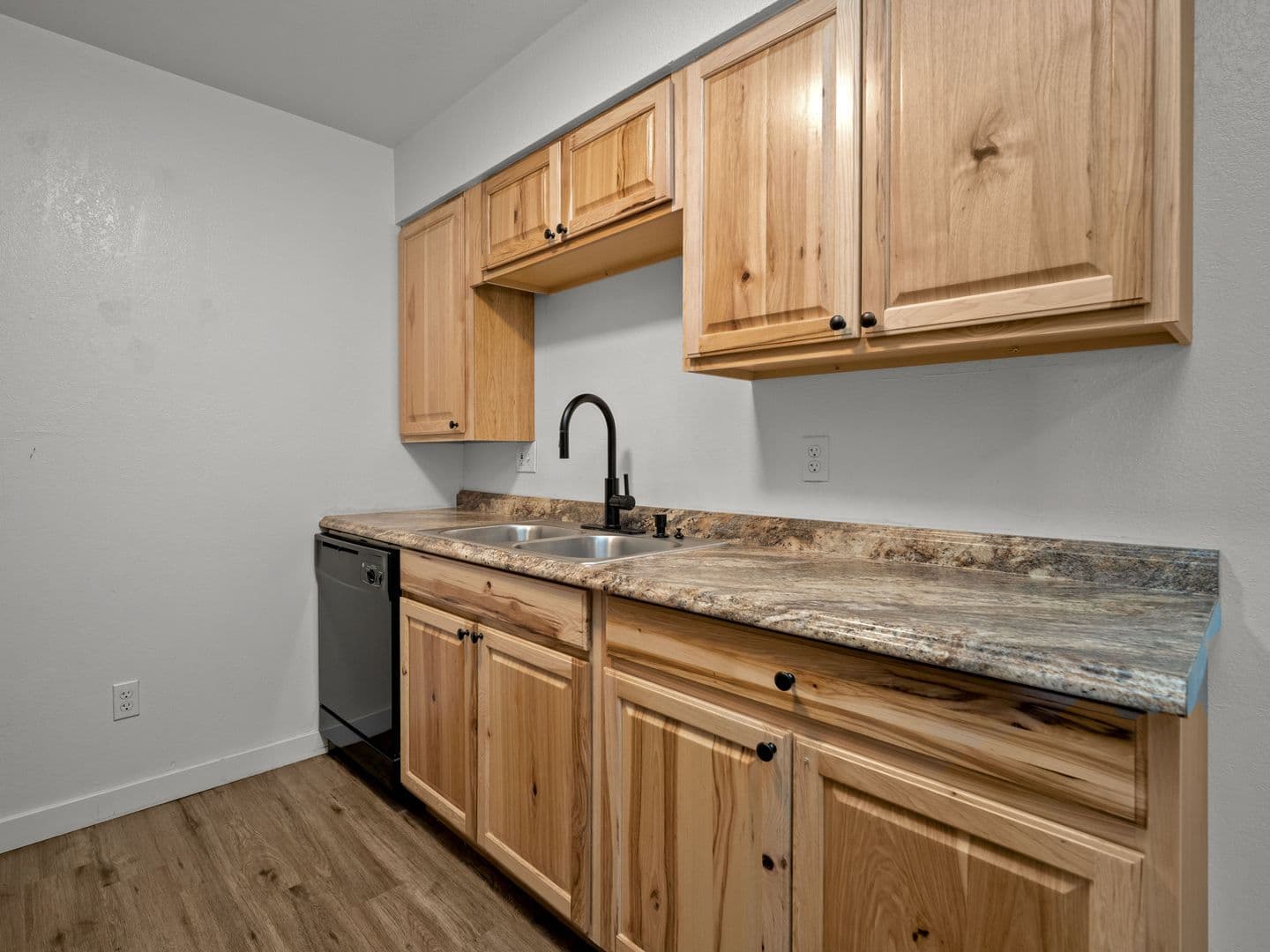 Spacious and Bright 2-Bedroom, Pet Friendly Apartment- Prime Location! 6 of 15