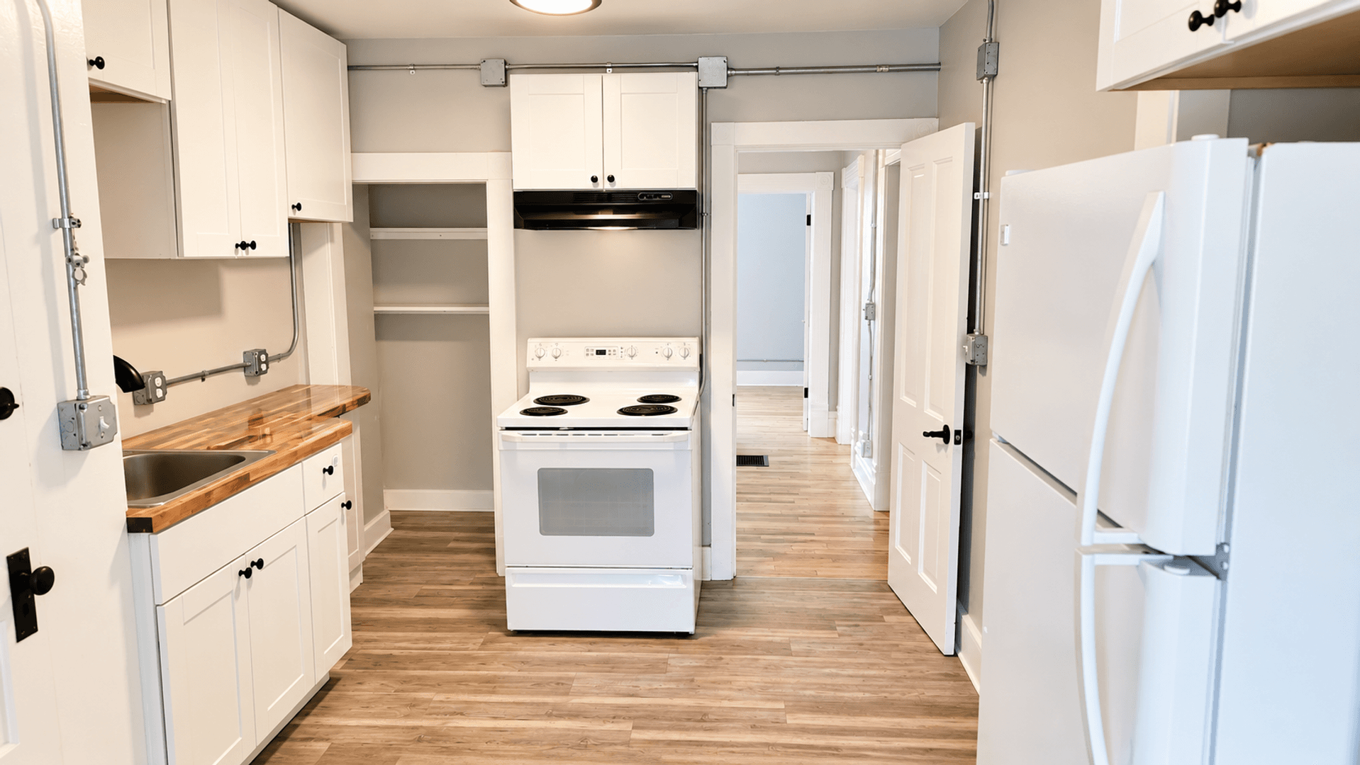 One Month Free Rent! Beautiful Historic Downtown 3 Bedroom Apartment – All Utilities Included! 10 of 11