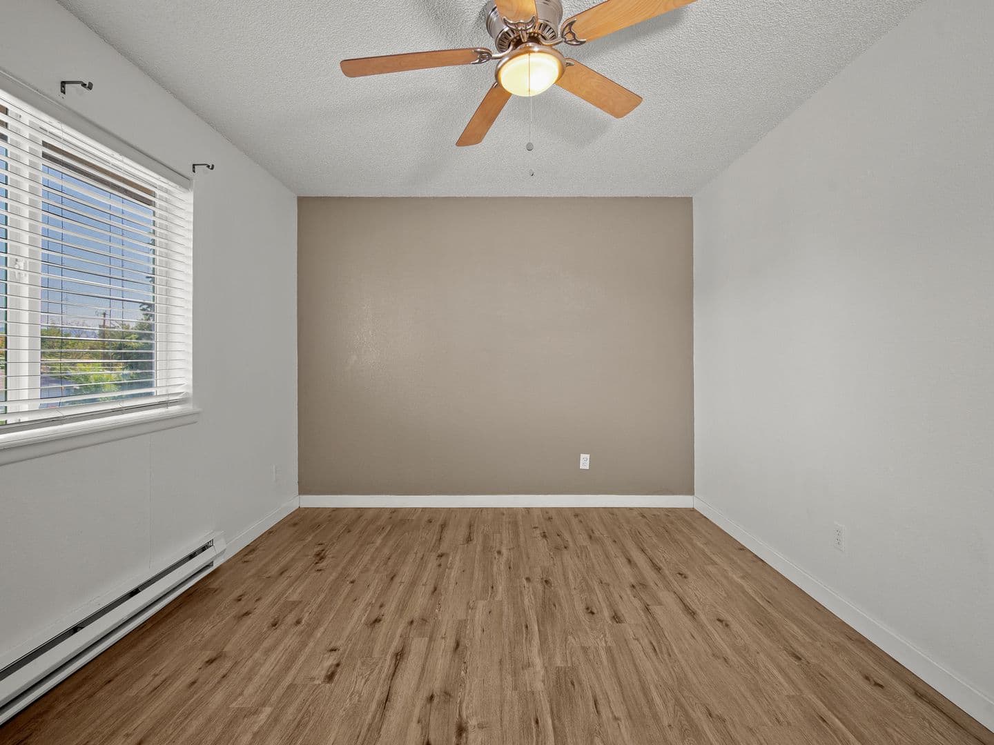 Spacious and Bright 2-Bedroom, Pet Friendly Apartment- Prime Location! 13 of 15