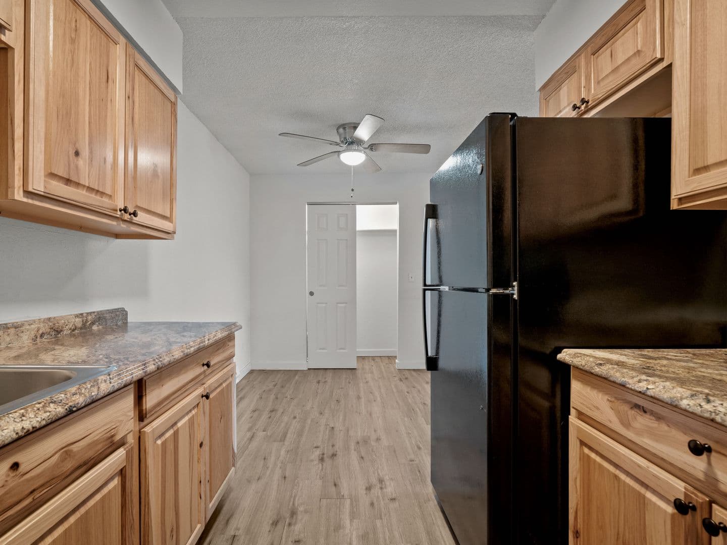 Spacious and Bright 2-Bedroom, Pet Friendly Apartment- Prime Location! 7 of 15