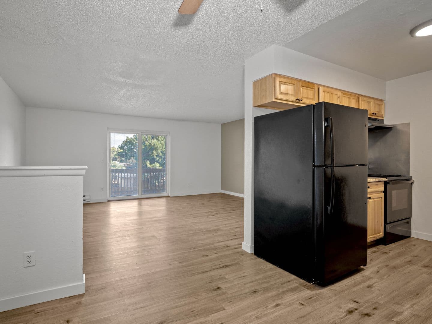 Spacious and Bright 2-Bedroom, Pet Friendly Apartment- Prime Location! 3 of 15