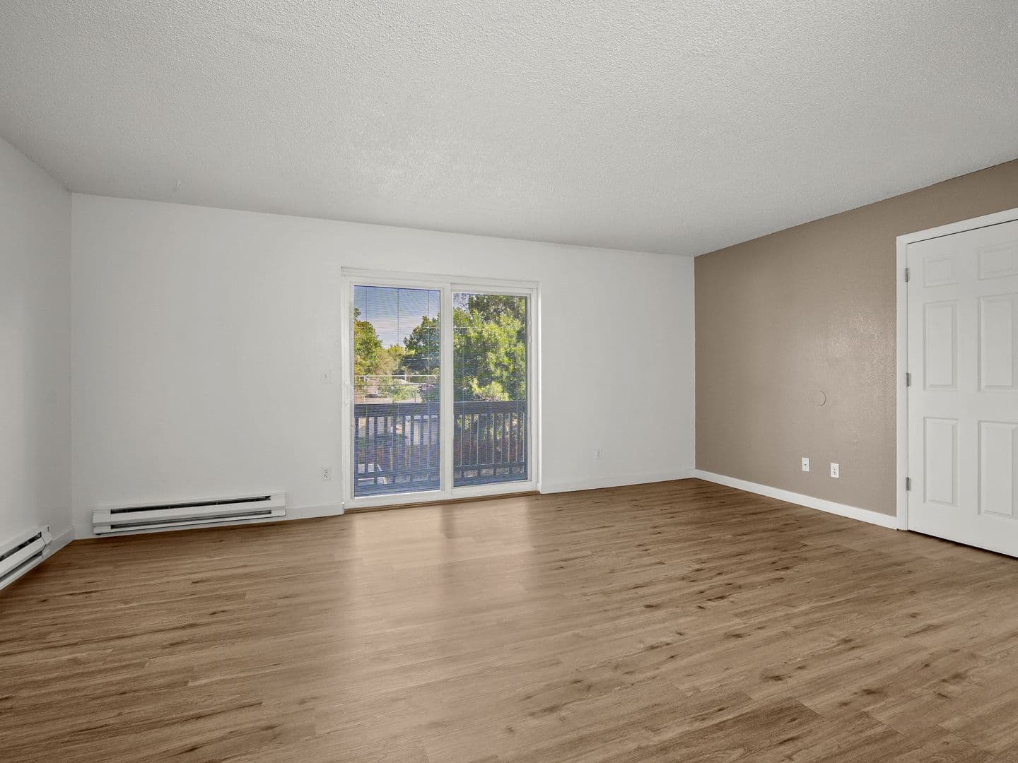 Spacious and Bright 2-Bedroom, Pet Friendly Apartment- Prime Location! 9 of 15