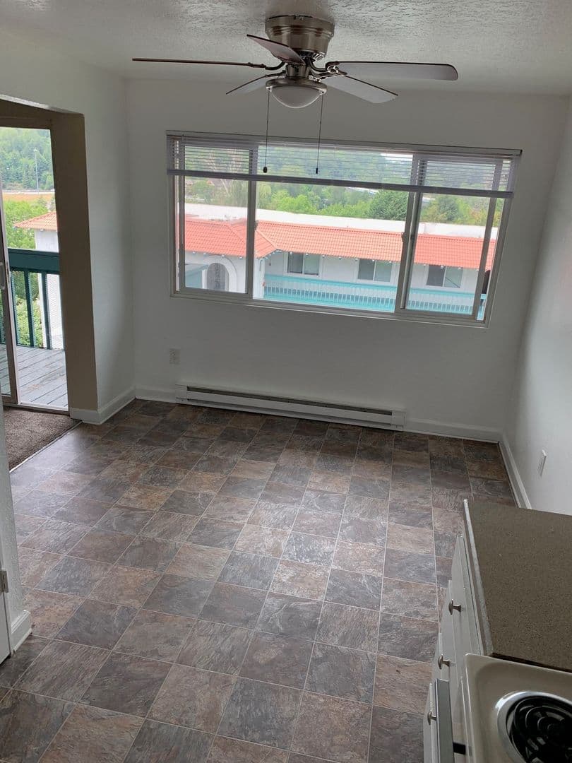 La Vista Apartments 4 of 6