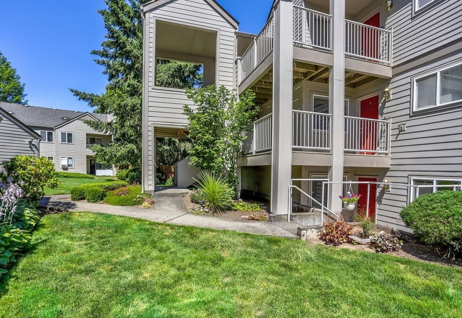 Lexington Apartments 6 of 9
