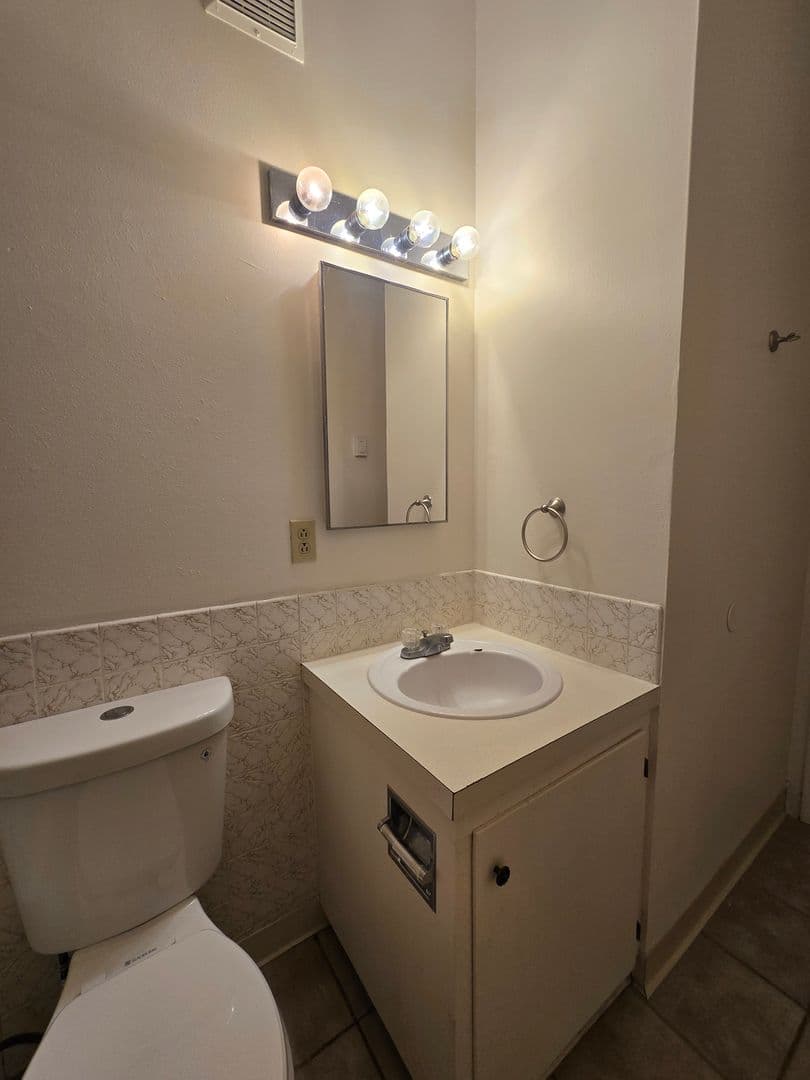 2 Bedroom Duplex Apartment - $300 move in credit Available! 17 of 26