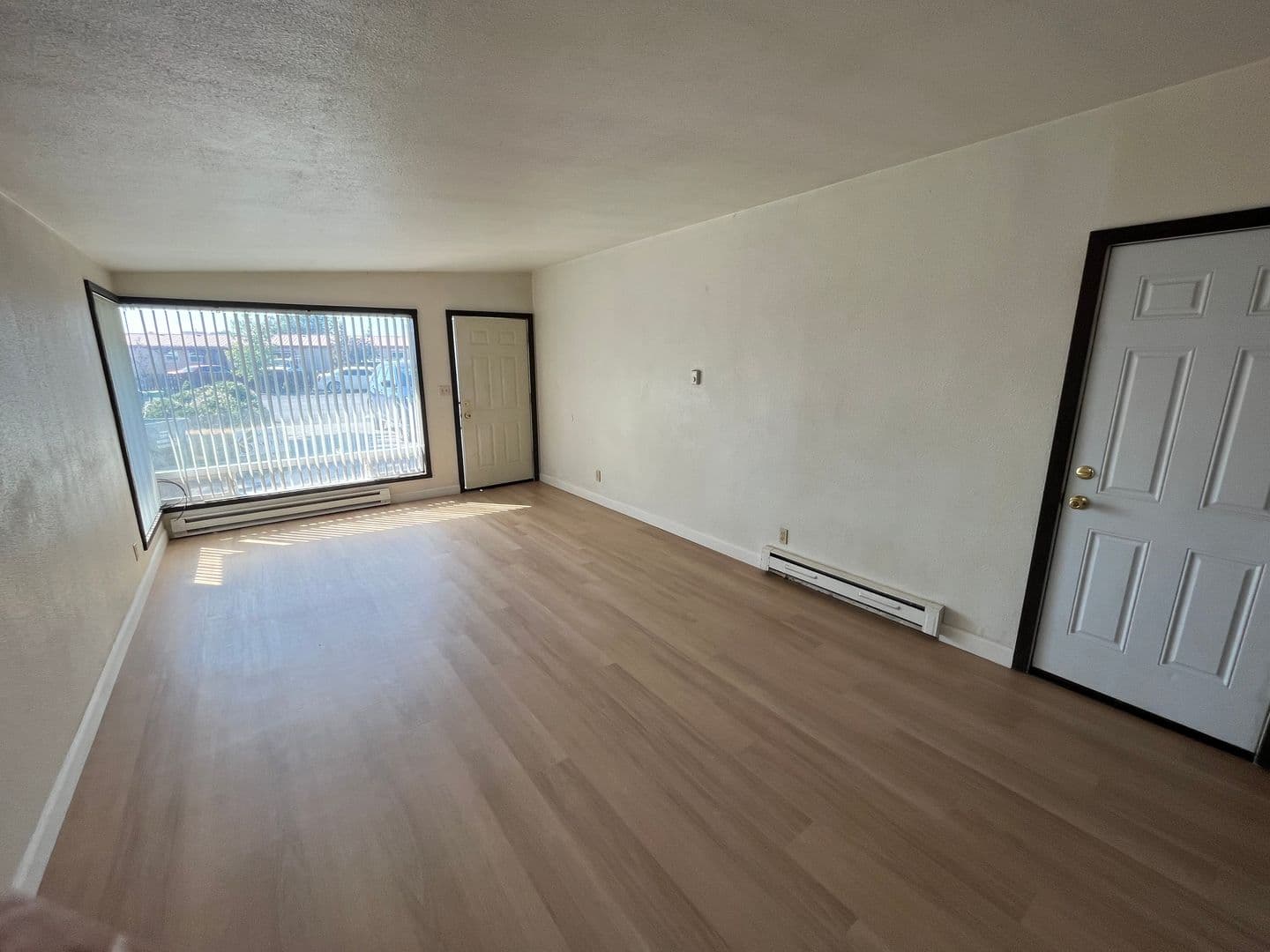 2 Bedroom Duplex Apartment Available Now! $300 move in credit Available 8 of 8