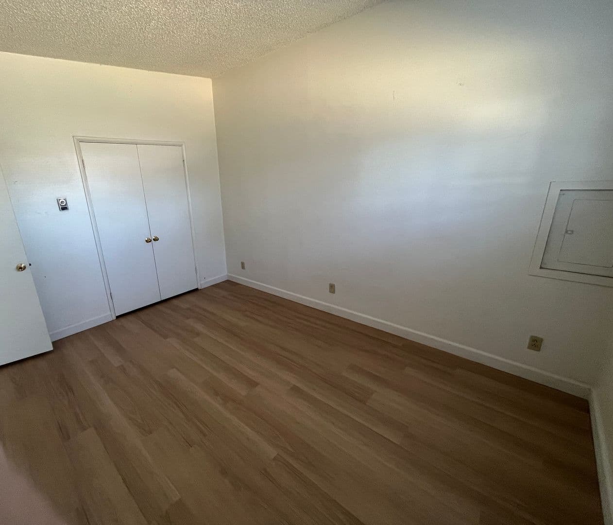2 Bedroom Duplex Apartment Available Now! $300 move in credit Available! 12 of 13