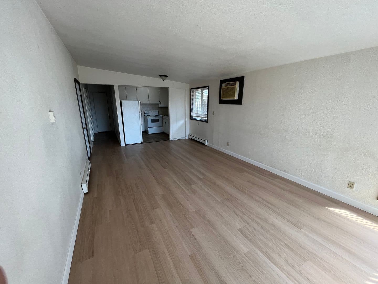 2 Bedroom Duplex Apartment Available Now! $300 move in credit Available 6 of 8