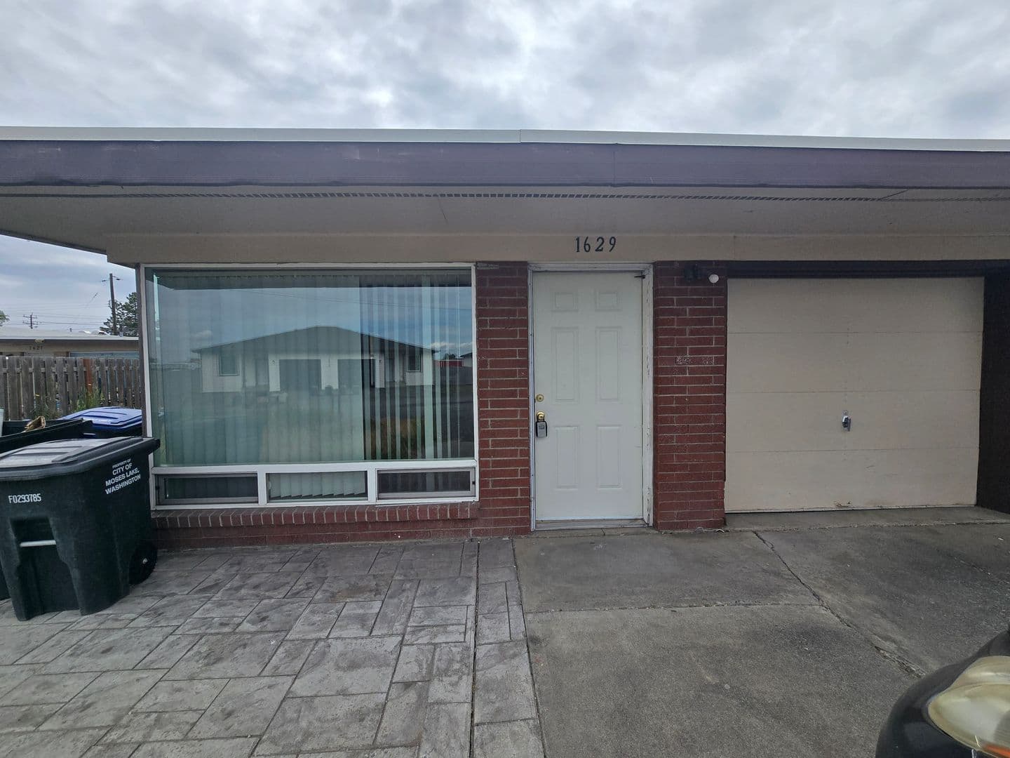 2 Bedroom Duplex Apartment $300 move in credit Available 6 of 8