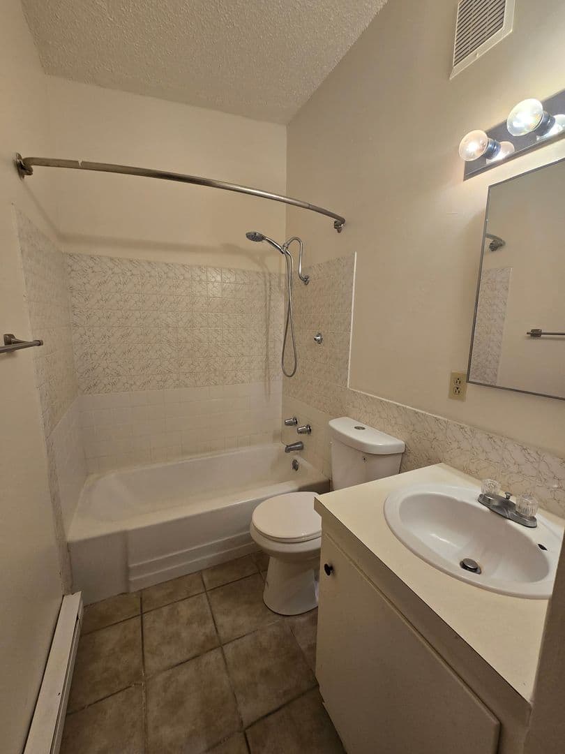 2 Bedroom Duplex Apartment - $300 move in credit Available! 18 of 26