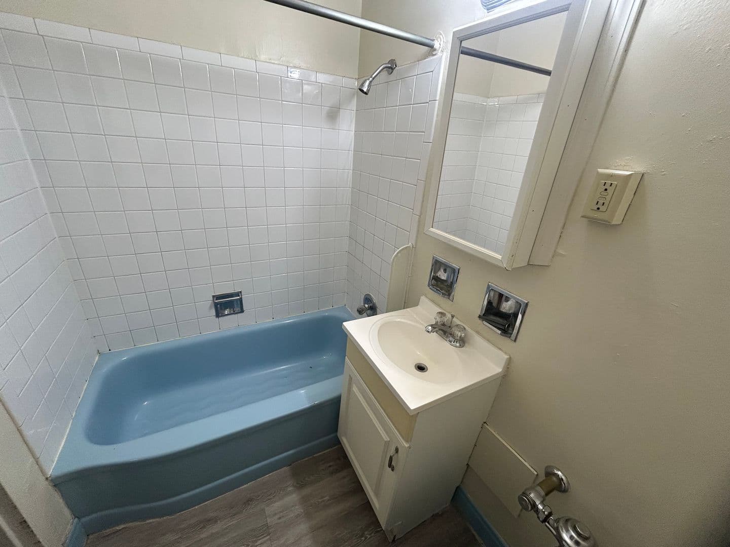 1029 E Knapp St 8 of 9