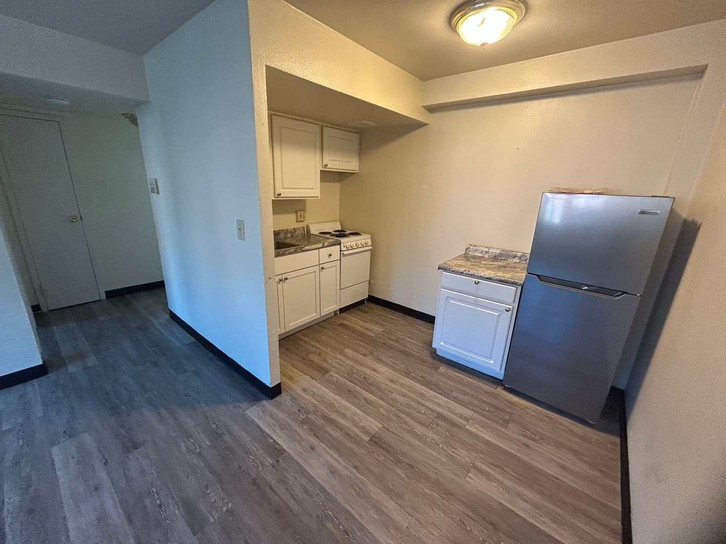 1029 E Knapp St 4 of 9