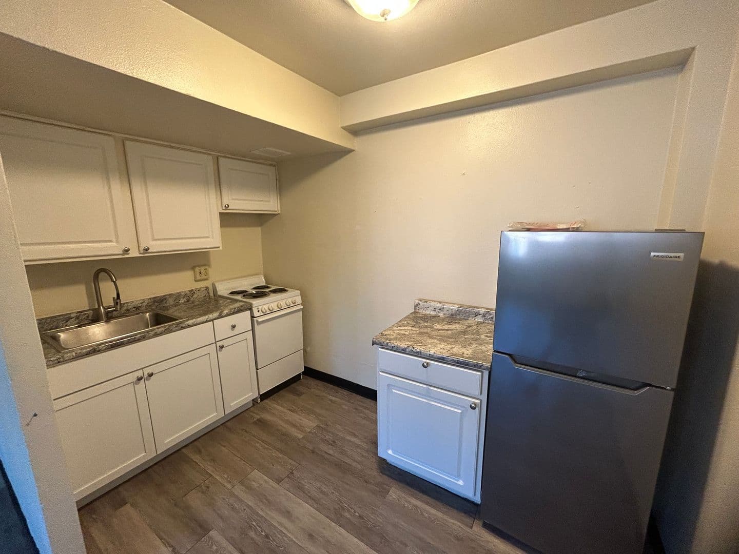 1029 E Knapp St 2 of 9
