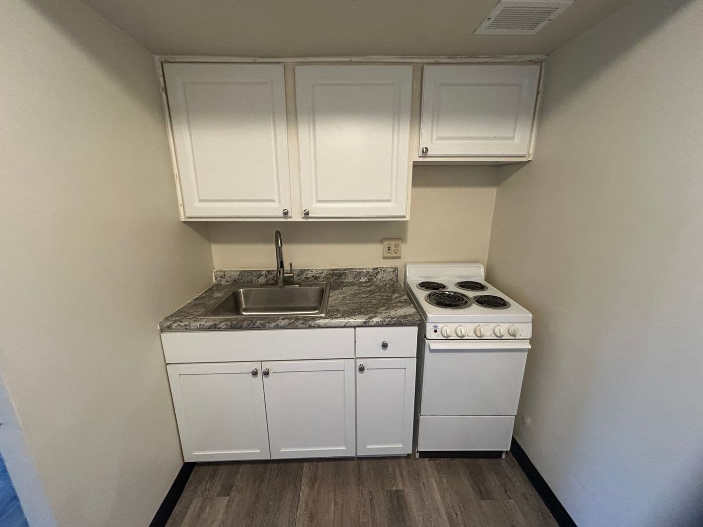 1029 E Knapp St 3 of 9