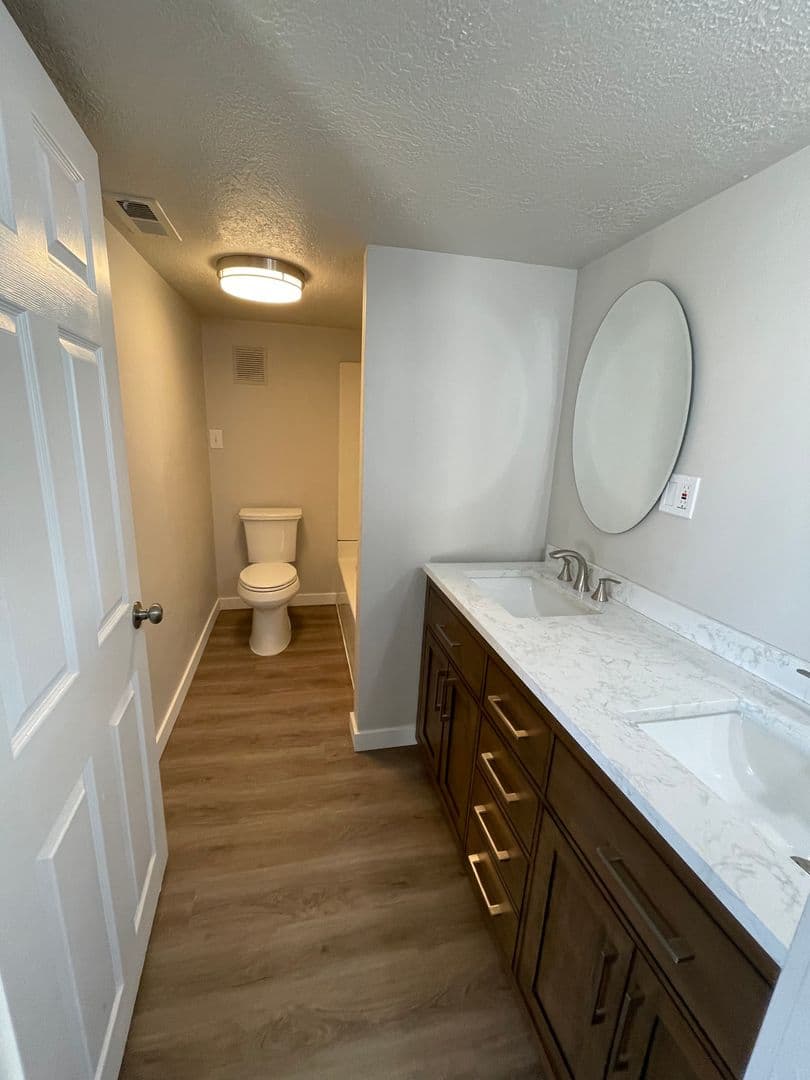 Newly remodeled 1bd/1b near shopping and restaurants! 5 of 9