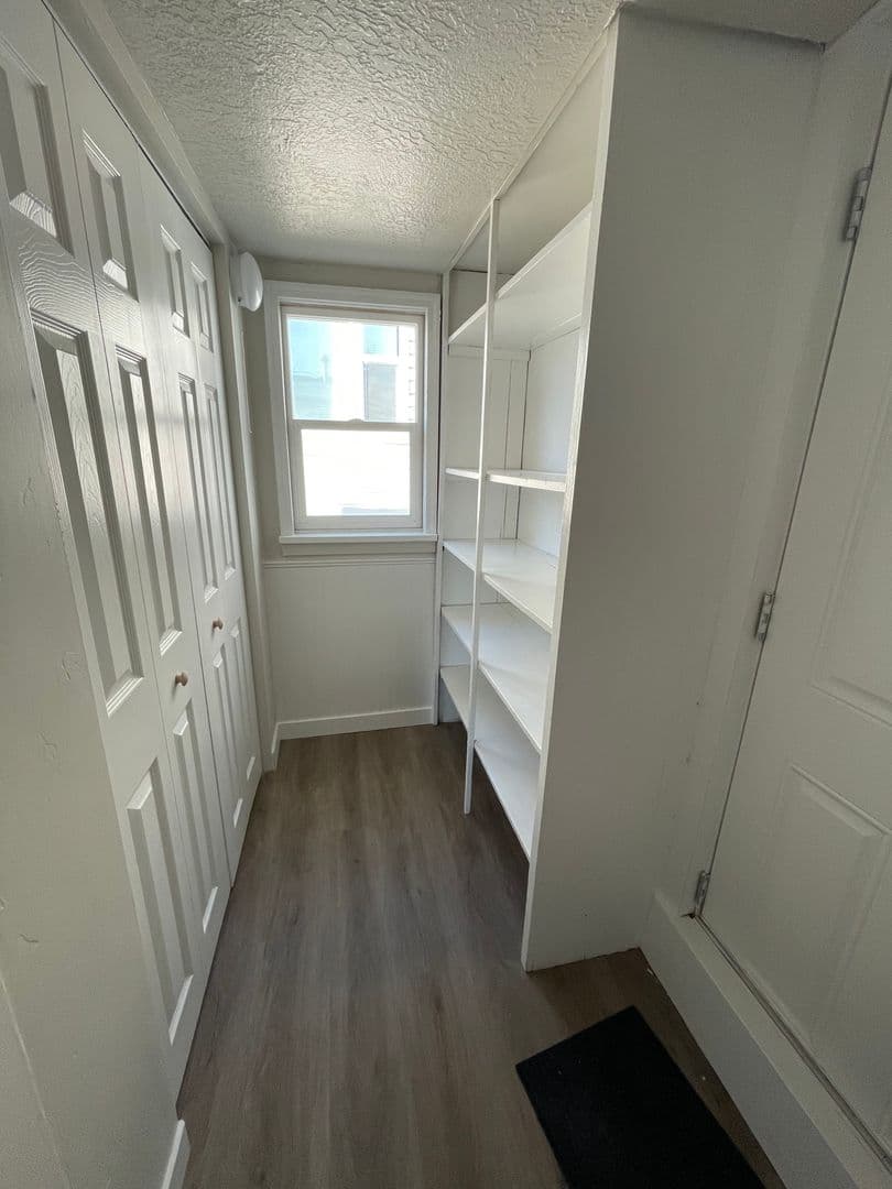Newly remodeled 1bd/1b near shopping and restaurants! 7 of 9