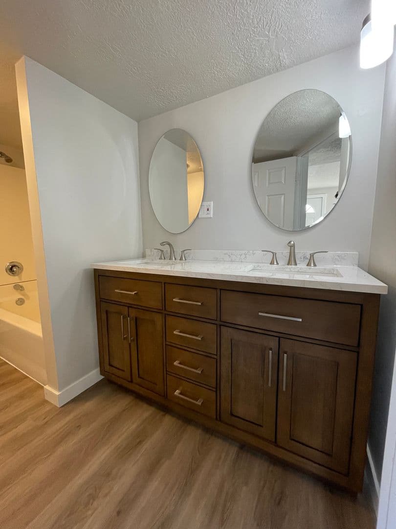 Newly remodeled 1bd/1b near shopping and restaurants! 4 of 9