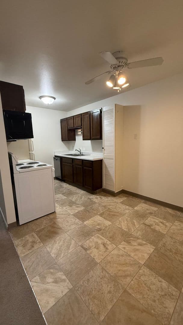 Elkhorn Village Apartments 27 of 37