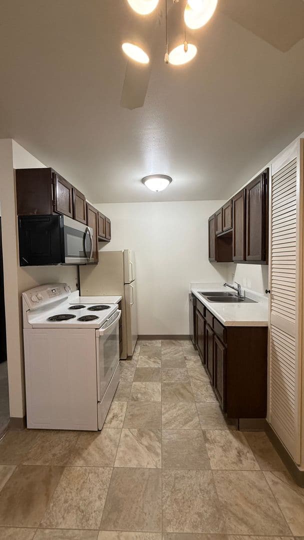 Elkhorn Village Apartments 26 of 37