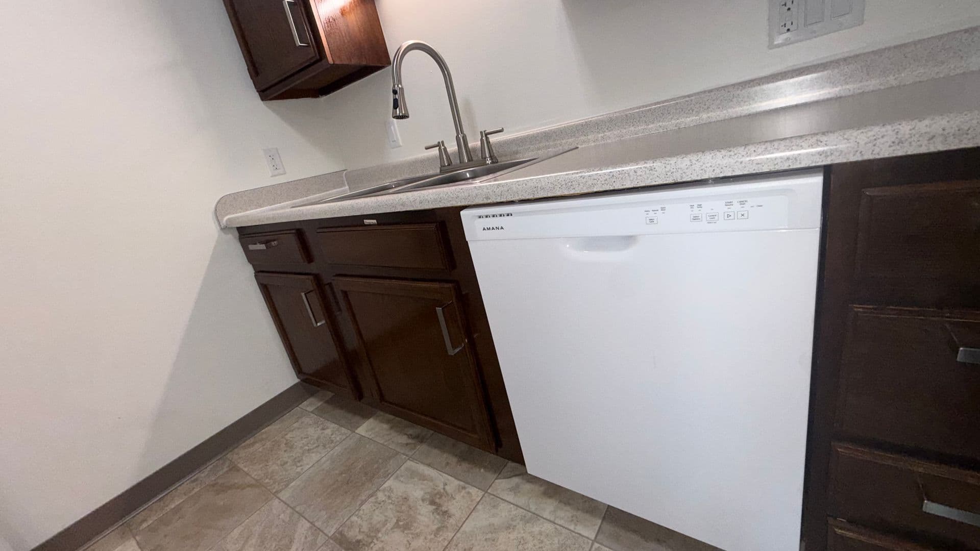 Elkhorn Village Apartments 6 of 31