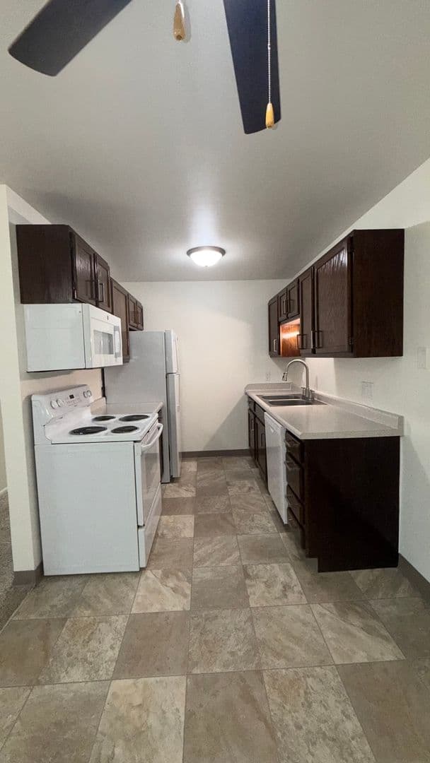 Elkhorn Village Apartments 3 of 31